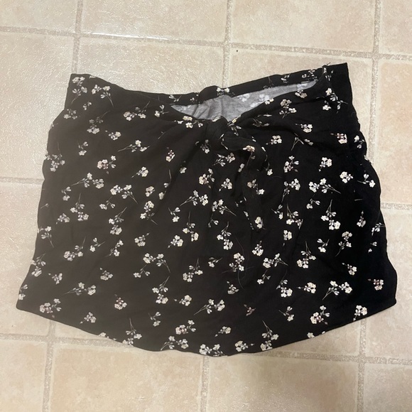 Skirt with tie in the front - Picture 2 of 2